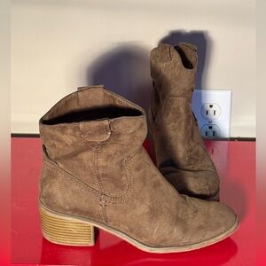 Chic Brown Suede Ankle Booties